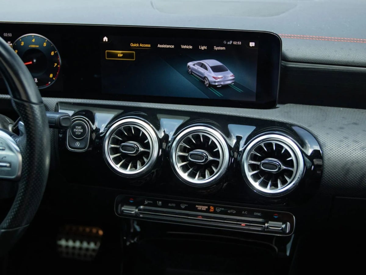 Mercedes-Benz CLA 250 photo 29