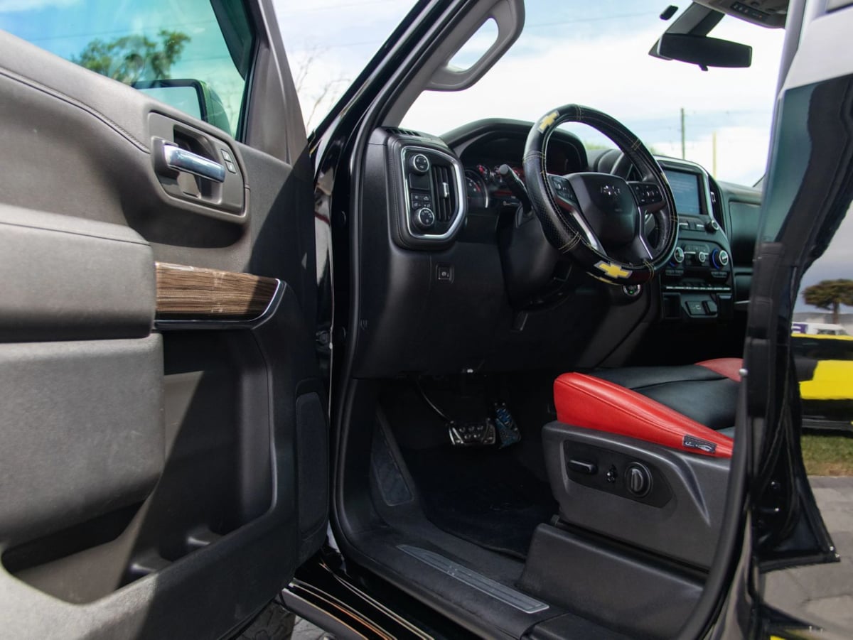 Chevrolet Silverado photo 15