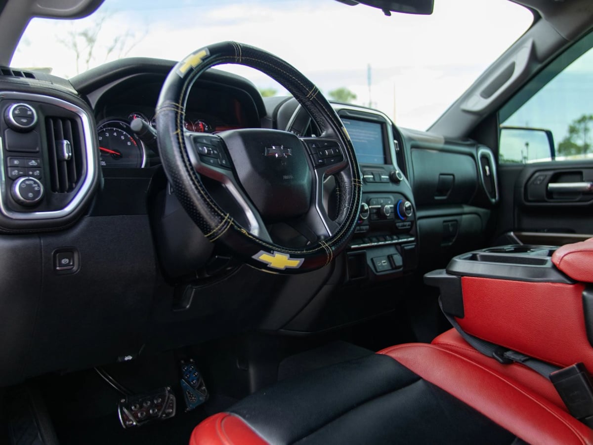 Chevrolet Silverado photo 16