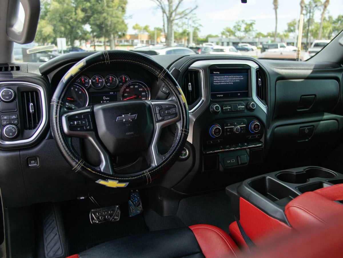 Chevrolet Silverado photo 17
