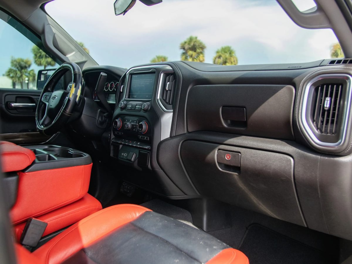 Chevrolet Silverado photo 23