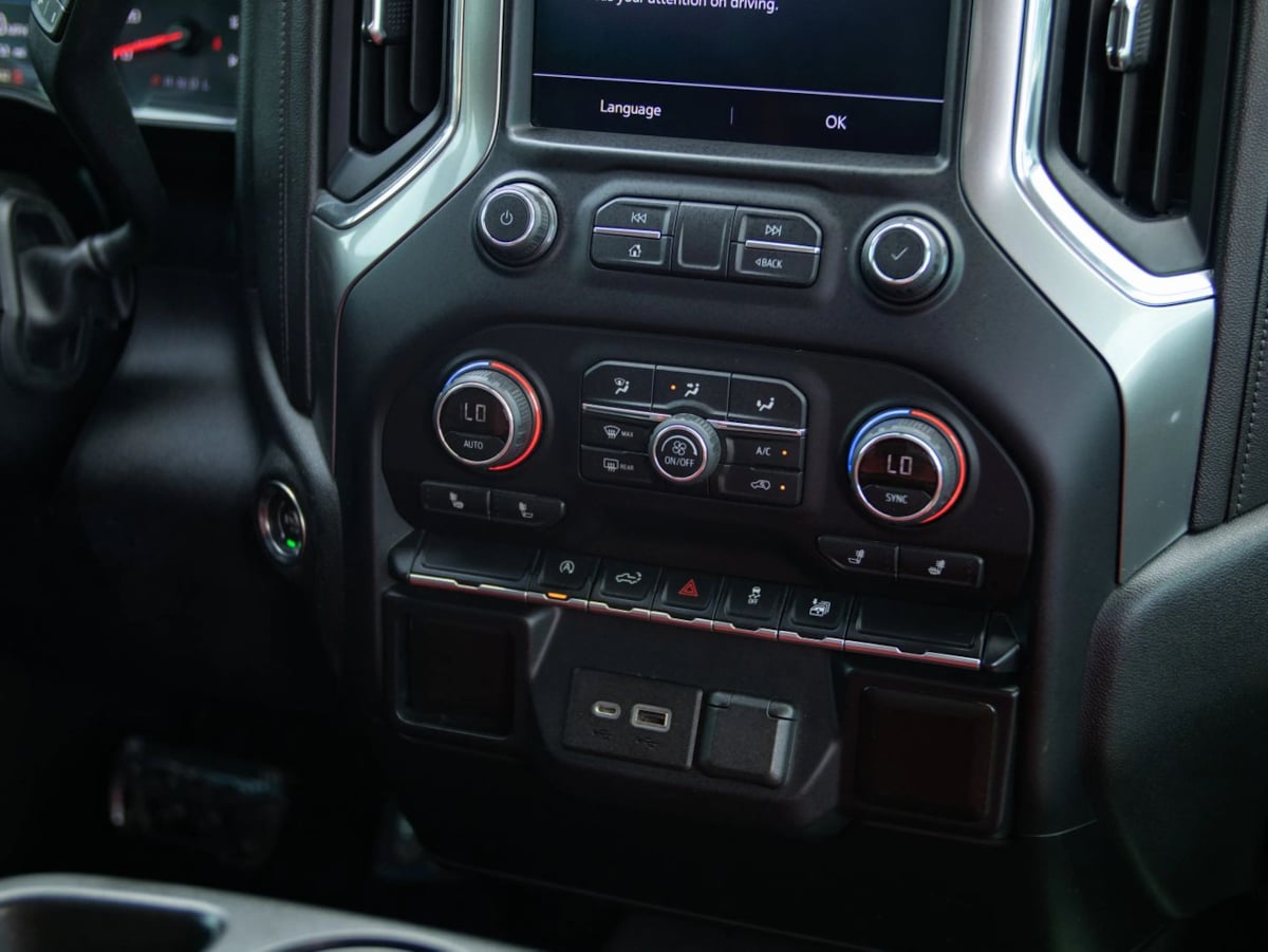 Chevrolet Silverado photo 29