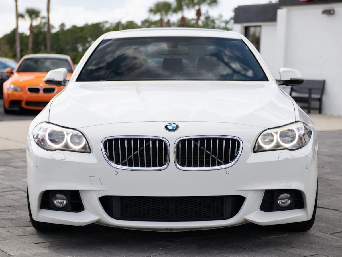 BMW 5 Series photo 2