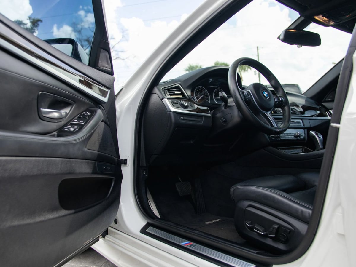 BMW 5 Series photo 10