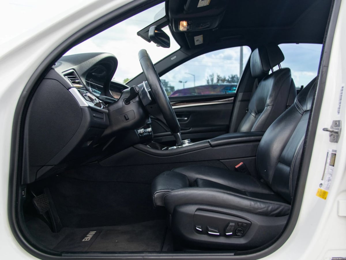 BMW 5 Series photo 11