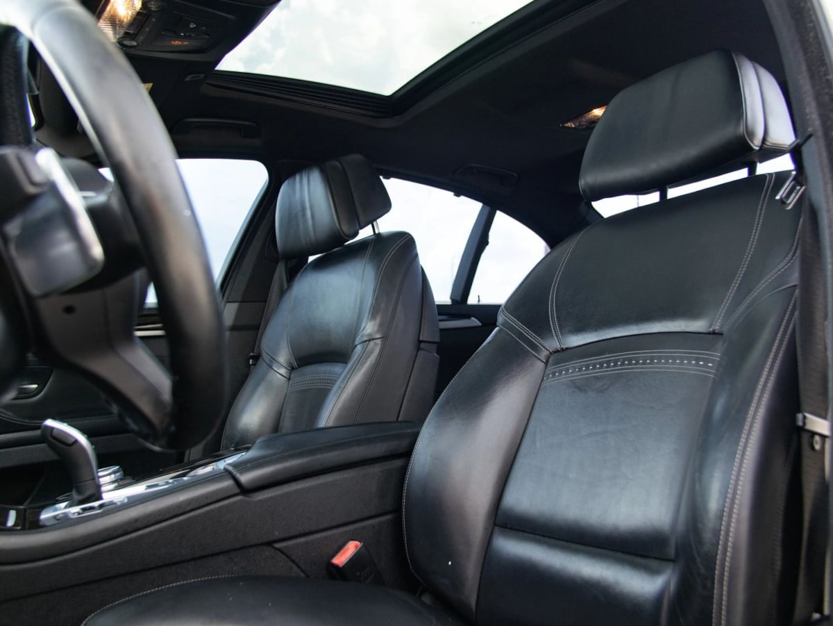 BMW 5 Series photo 13