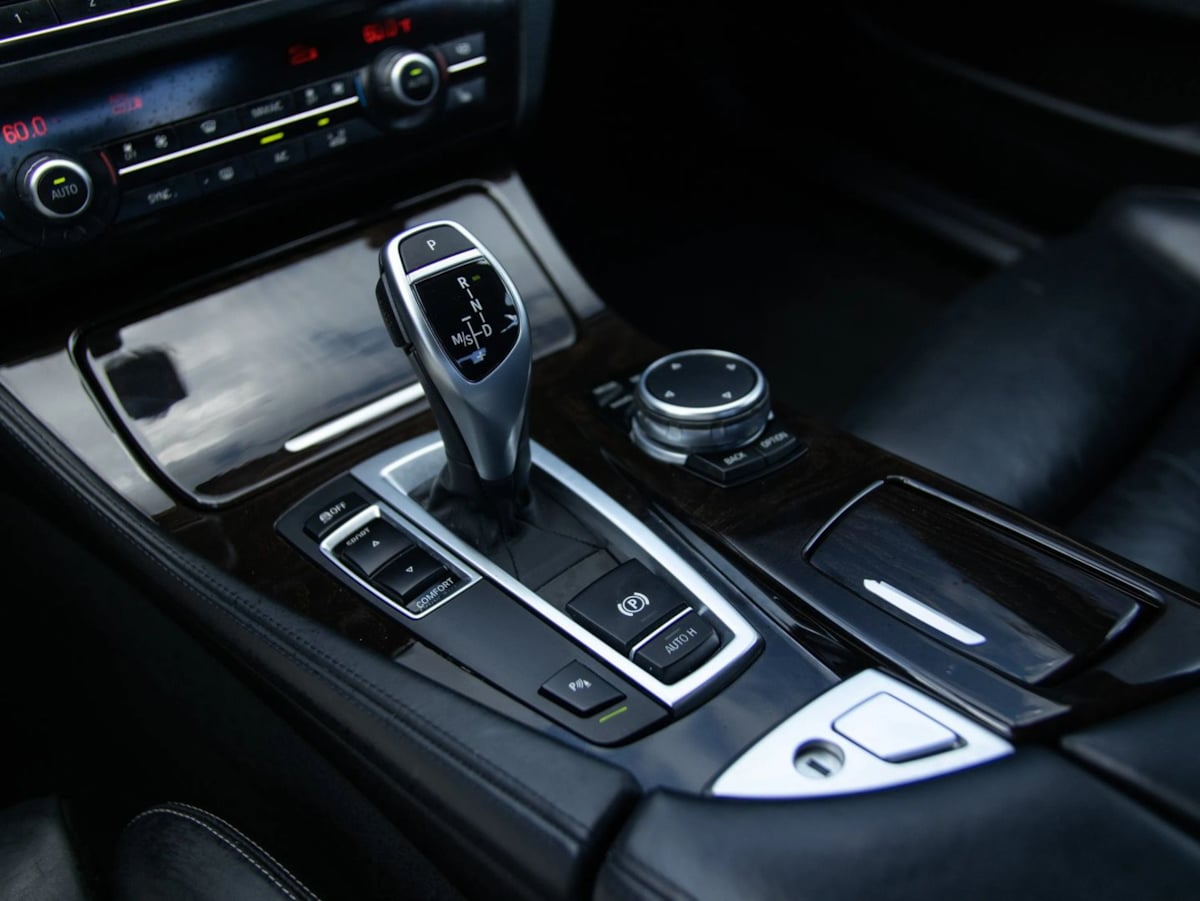 BMW 5 Series photo 17