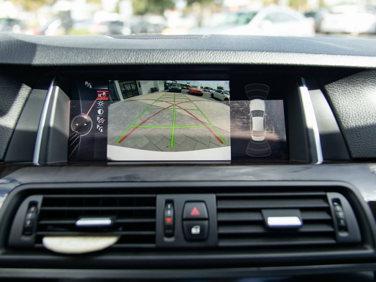 BMW 5 Series photo 18