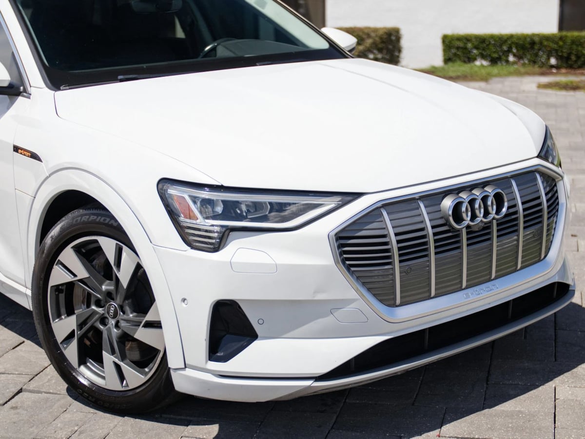 Audi e-tron photo 3