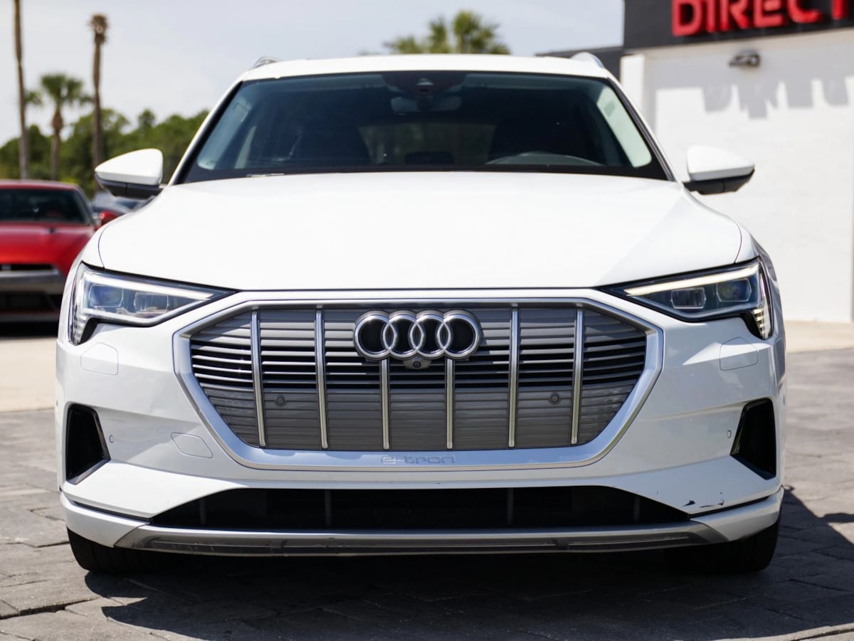 Audi e-tron photo 4