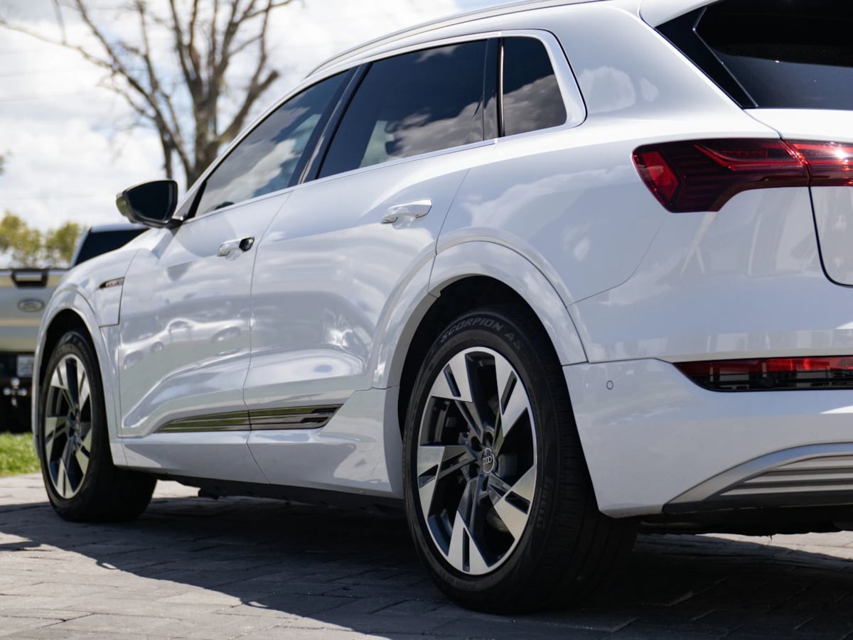 Audi e-tron photo 8