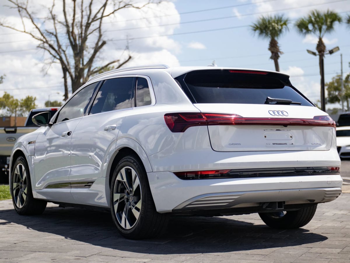 Audi e-tron photo 9