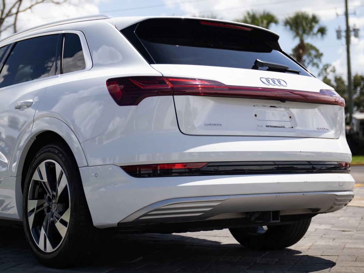 Audi e-tron photo 10