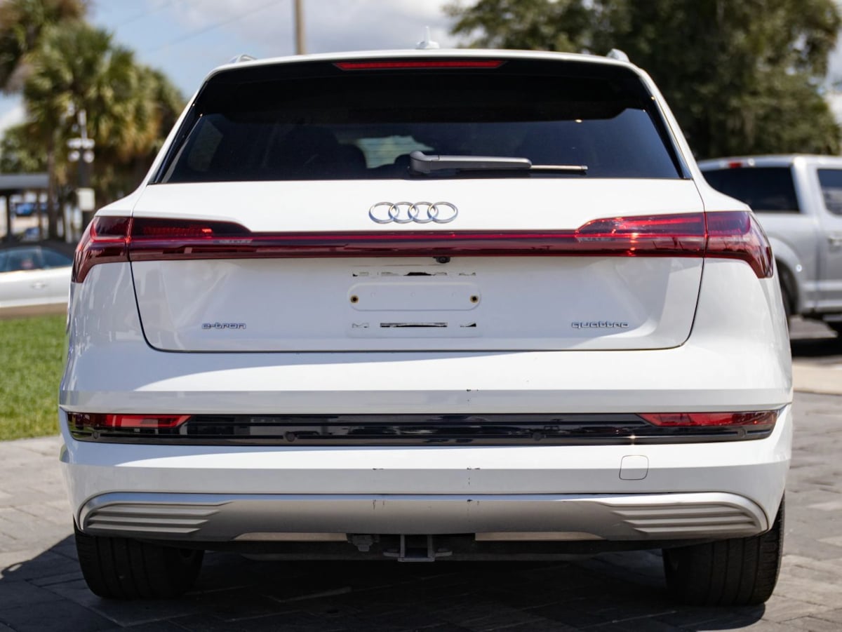 Audi e-tron photo 11