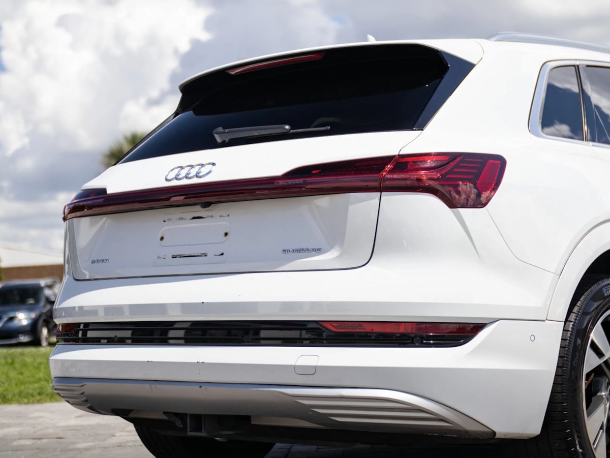 Audi e-tron photo 12