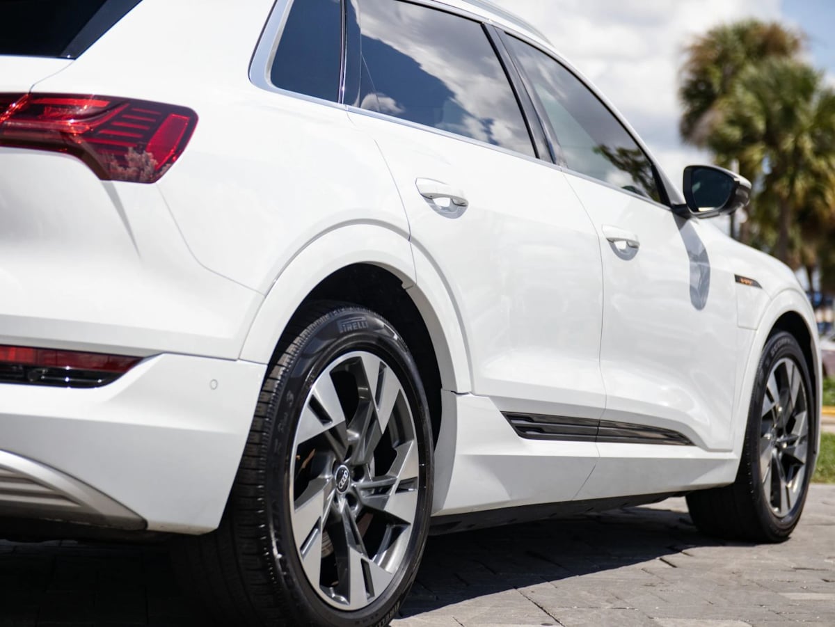 Audi e-tron photo 15