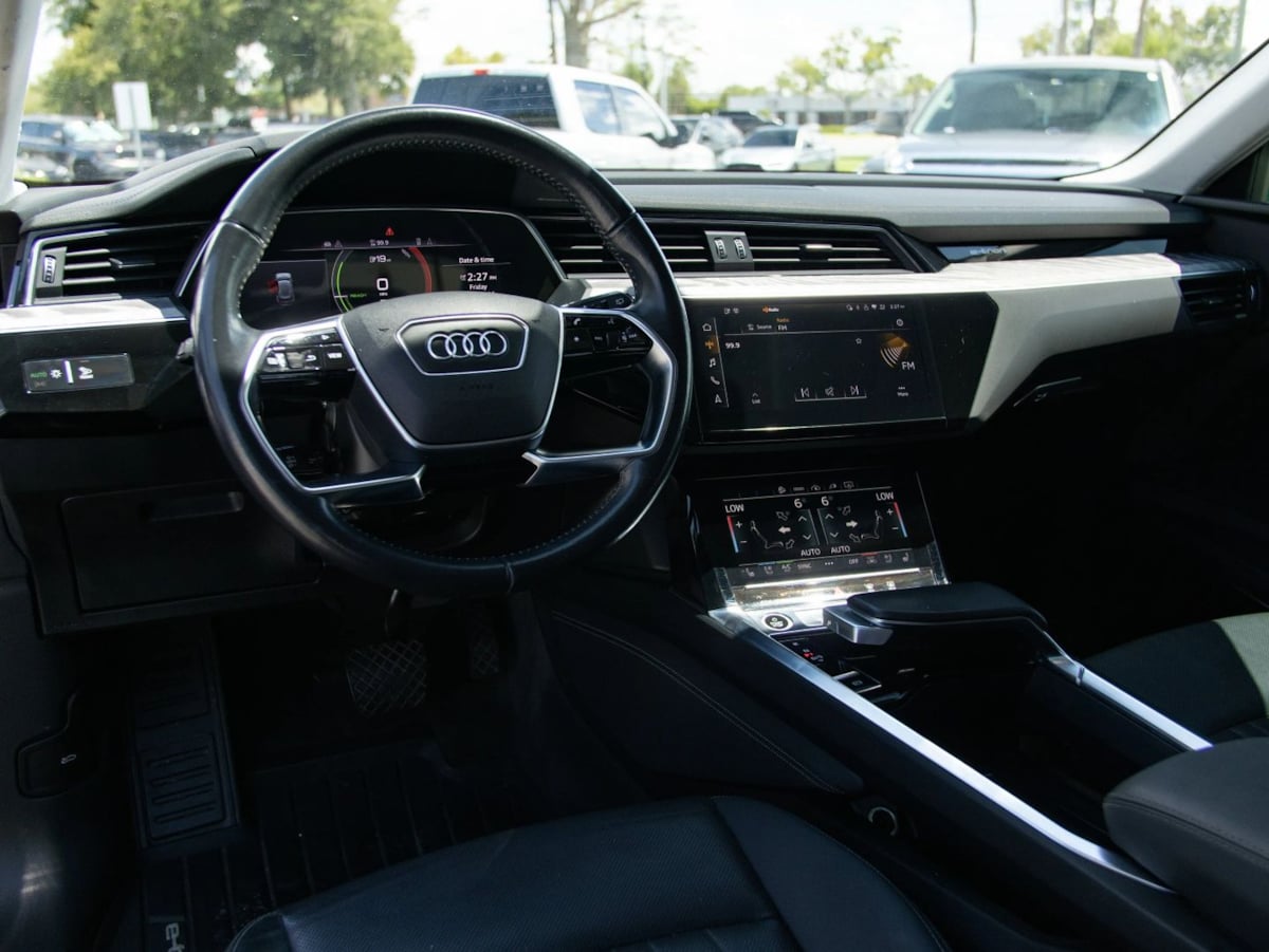 Audi e-tron photo 17