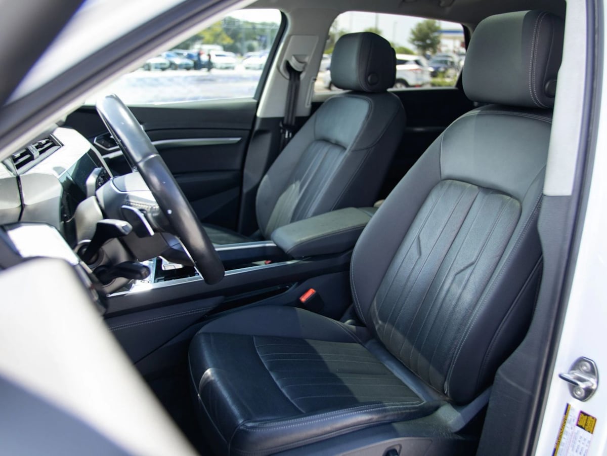 Audi e-tron photo 18