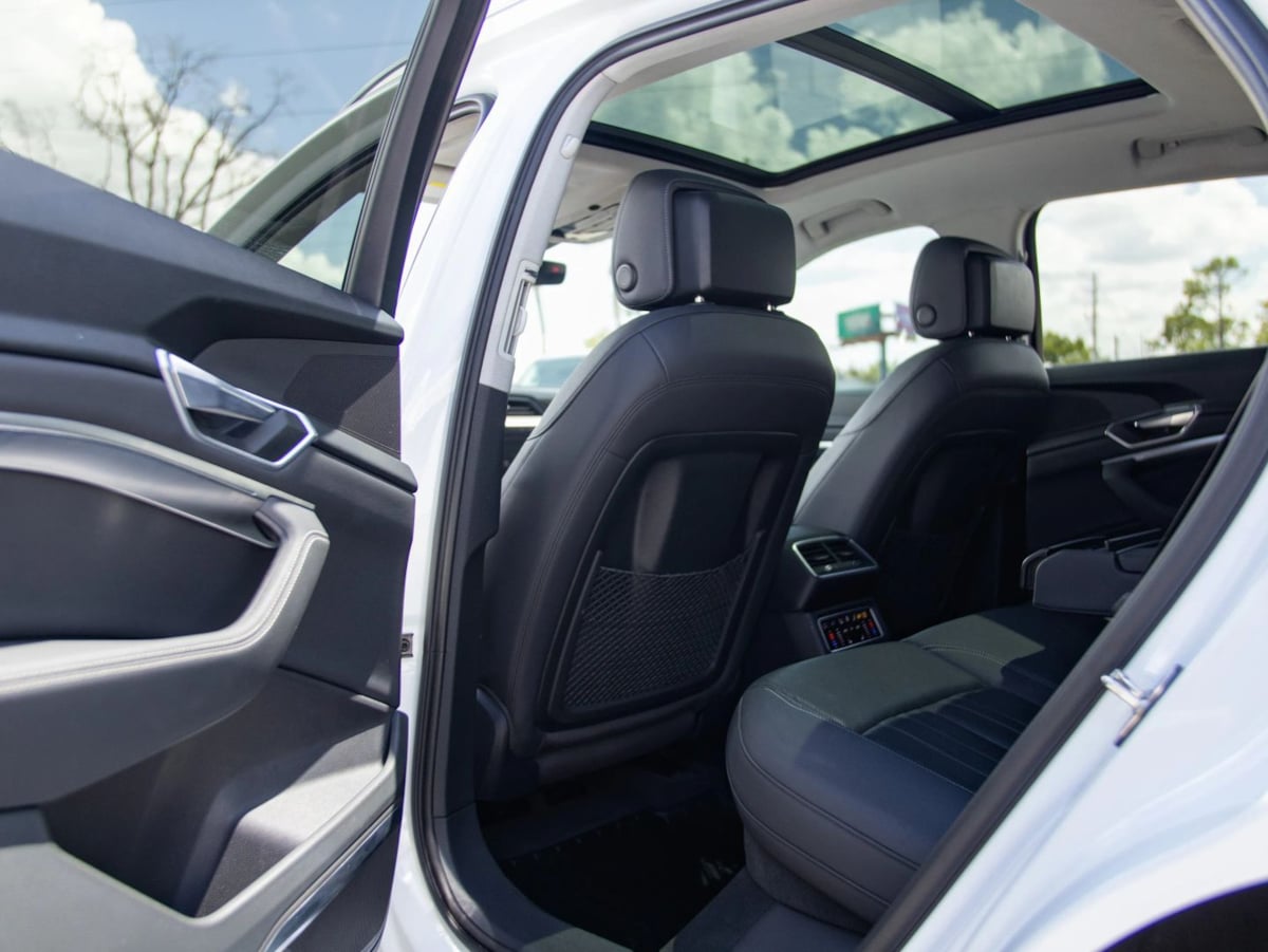 Audi e-tron photo 23