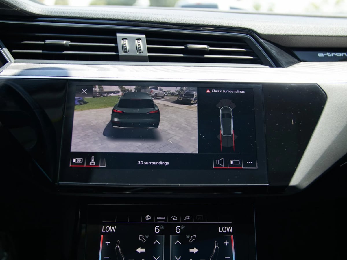 Audi e-tron photo 30