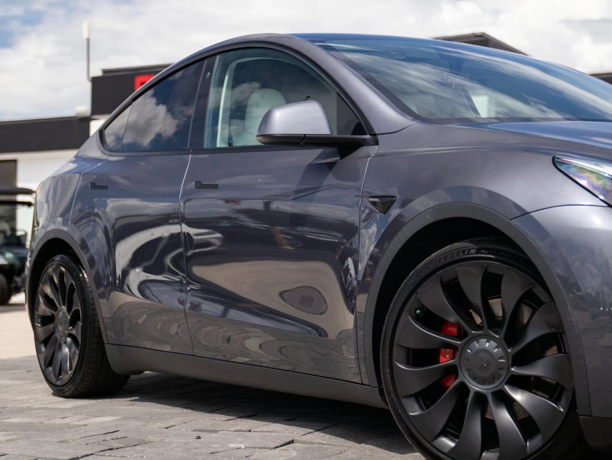 Tesla Model Y photo 2