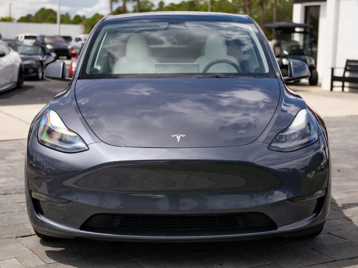 Tesla Model Y photo 4