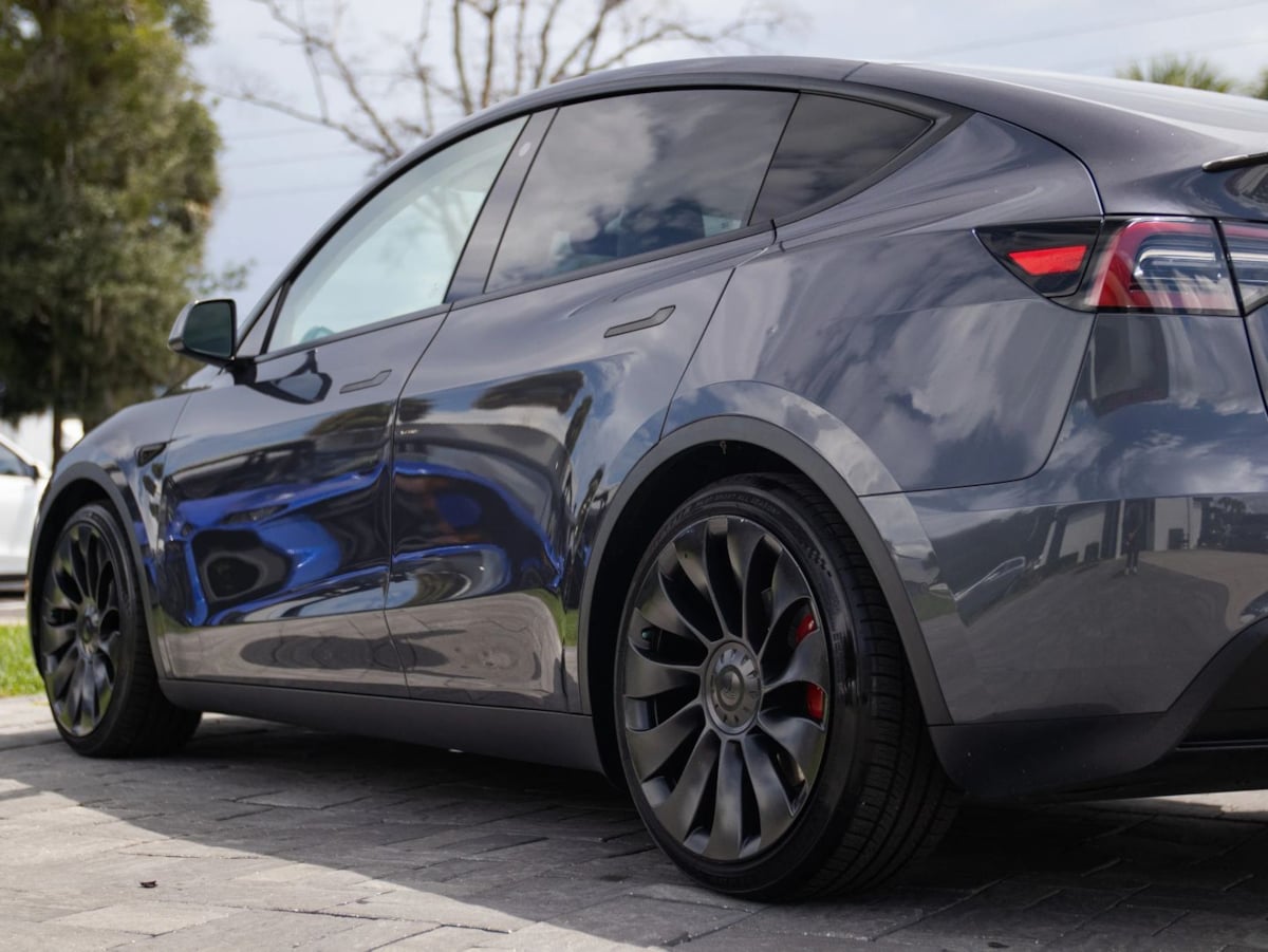 Tesla Model Y photo 8