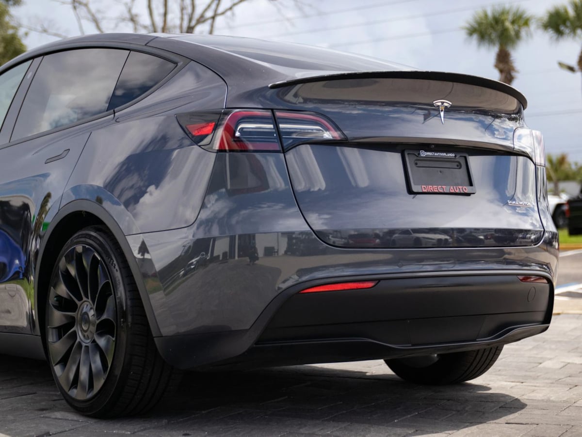 Tesla Model Y photo 10