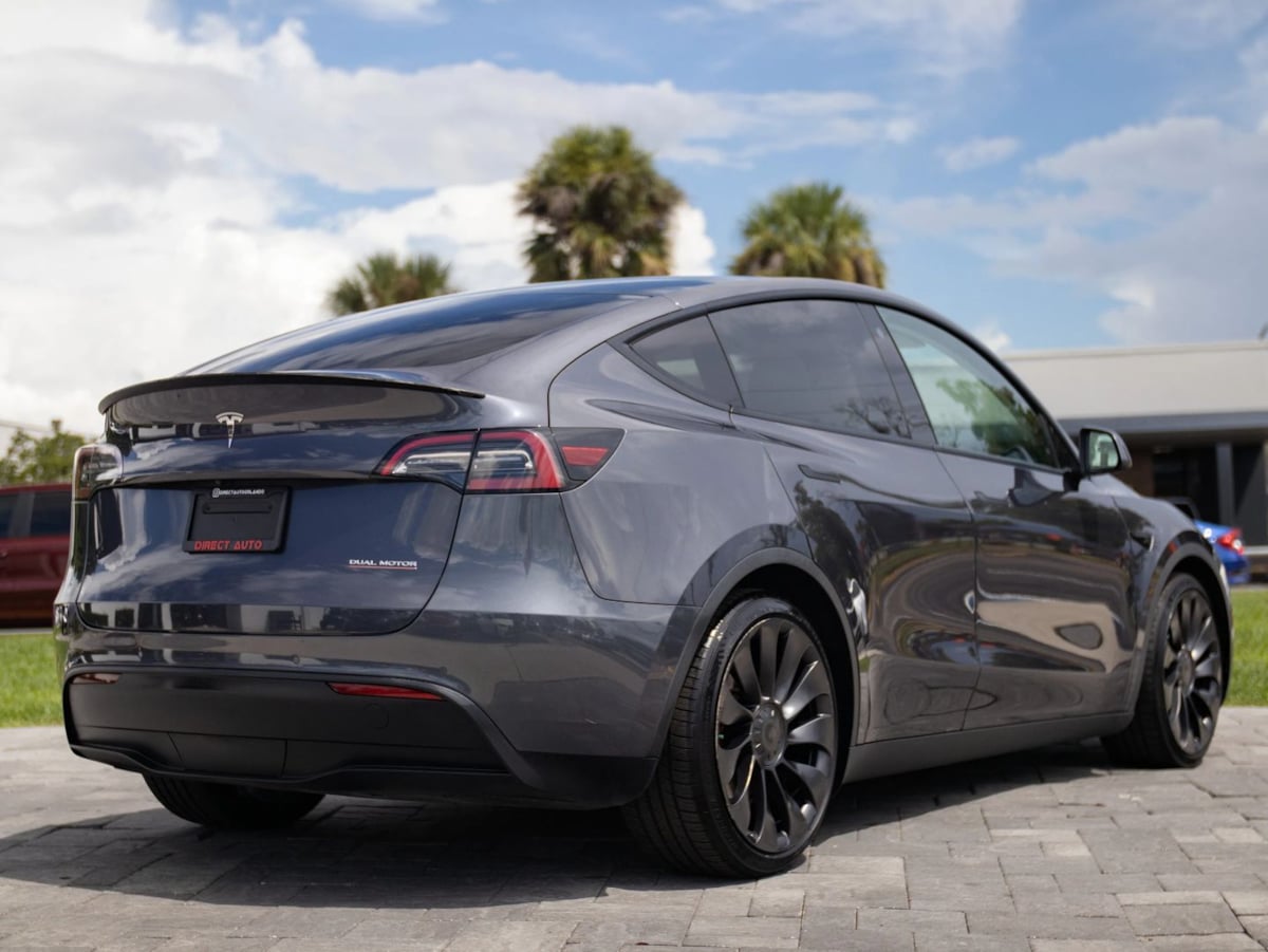 Tesla Model Y photo 13