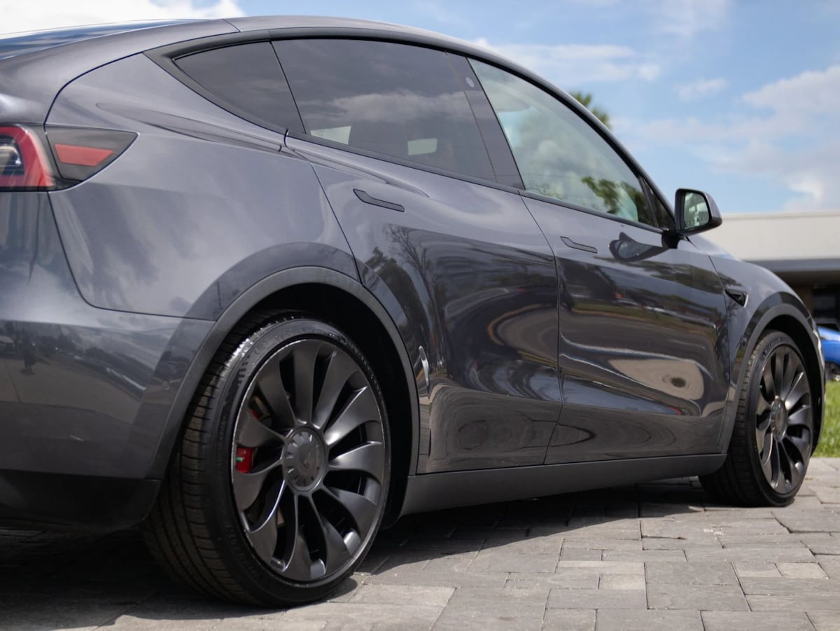Tesla Model Y photo 14