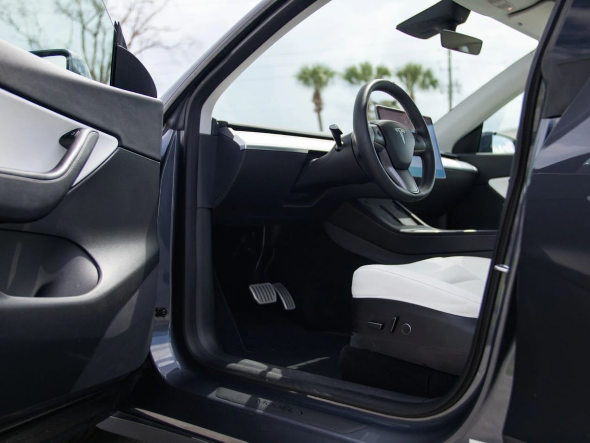 Tesla Model Y photo 15