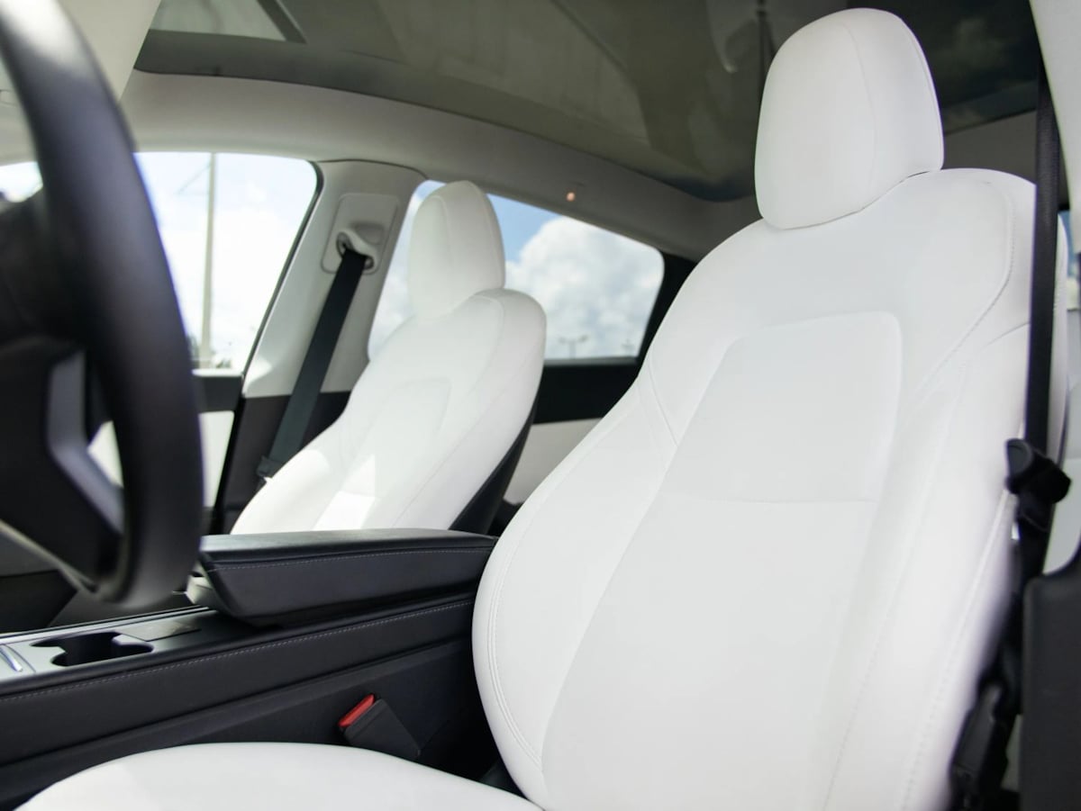 Tesla Model Y photo 18