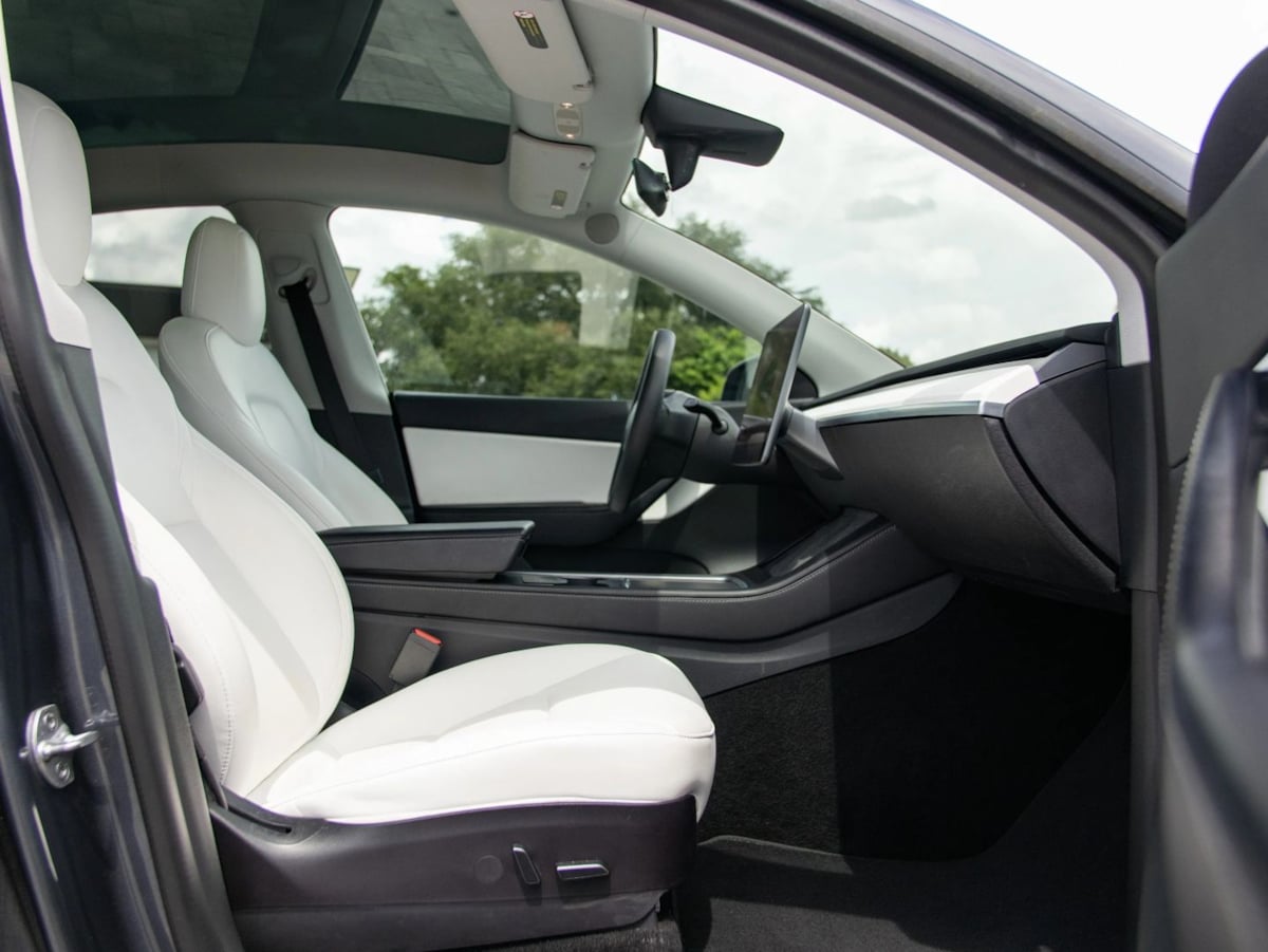 Tesla Model Y photo 20