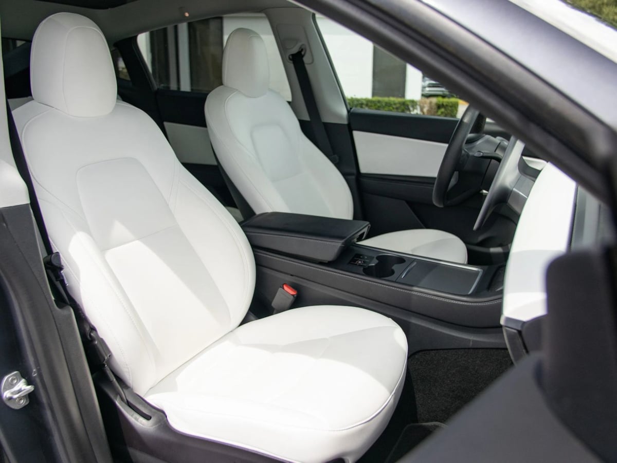 Tesla Model Y photo 21