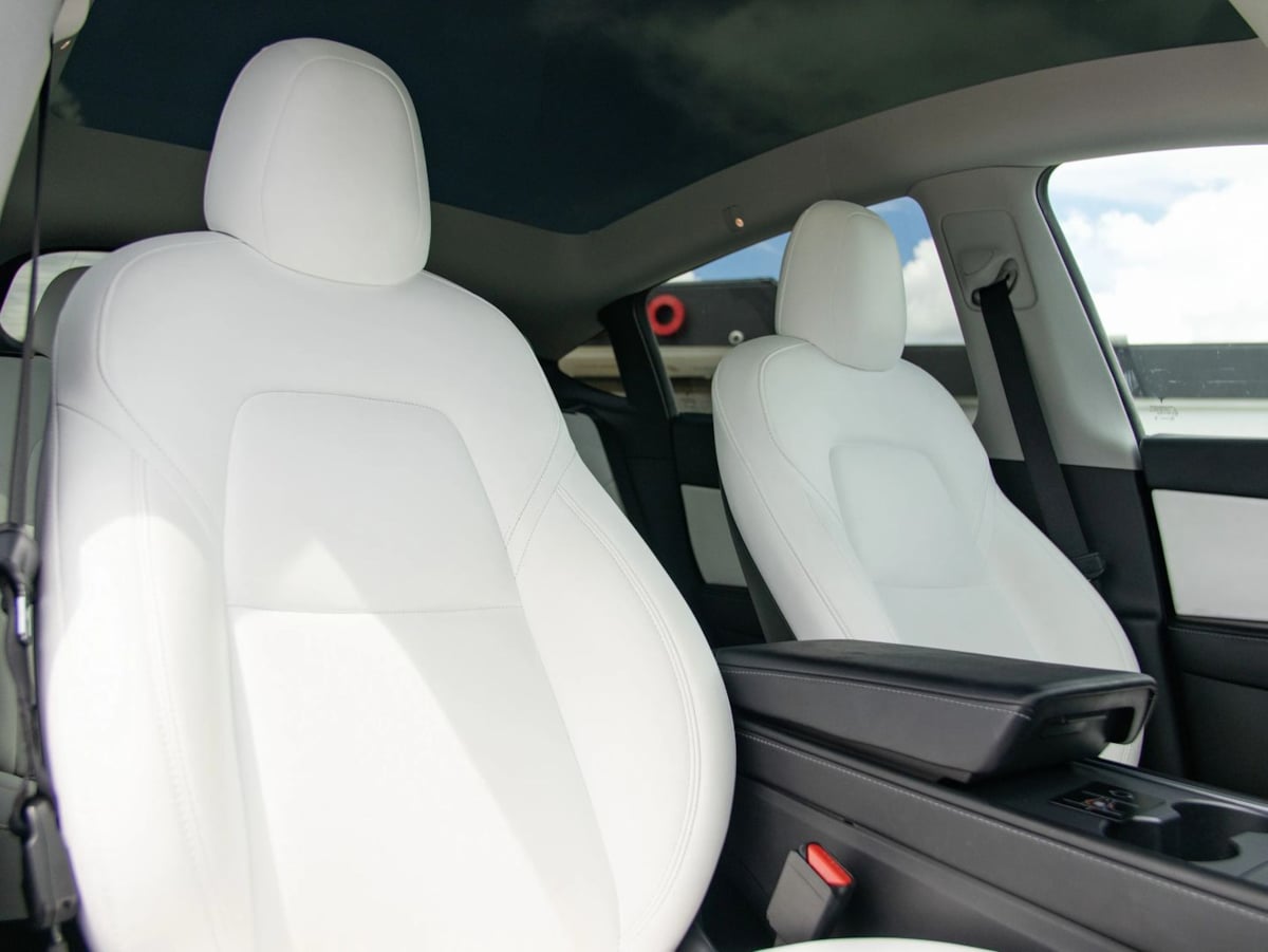 Tesla Model Y photo 22