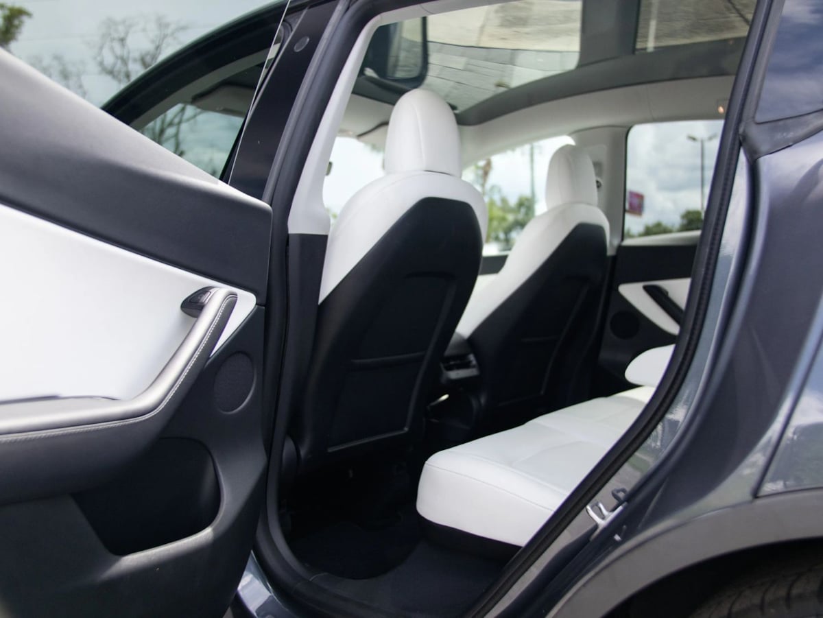 Tesla Model Y photo 23