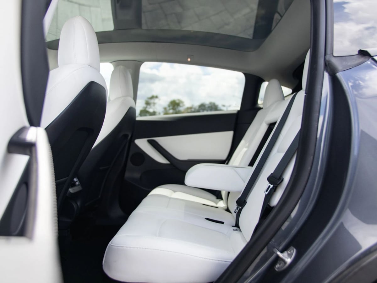 Tesla Model Y photo 24