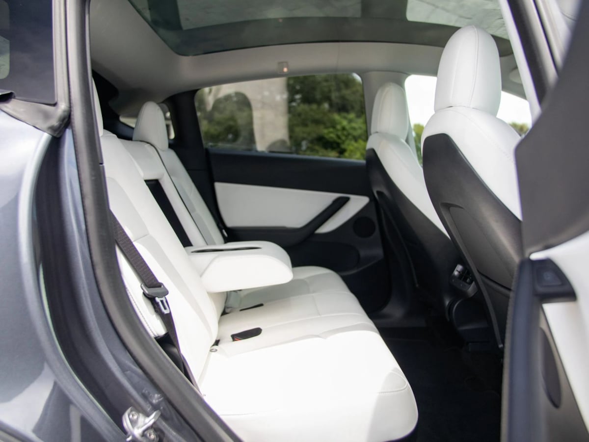 Tesla Model Y photo 25