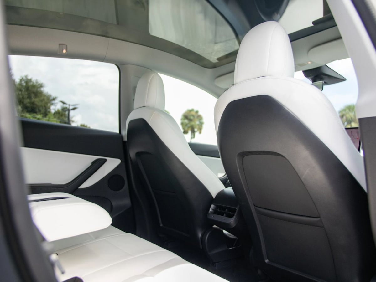 Tesla Model Y photo 26