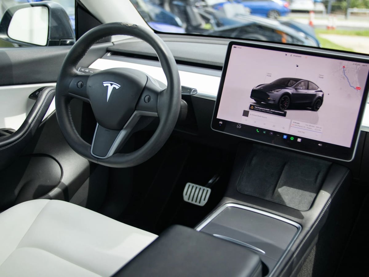 Tesla Model Y photo 28