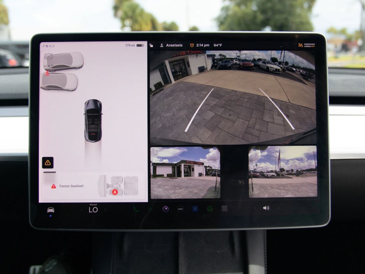 Tesla Model Y photo 29
