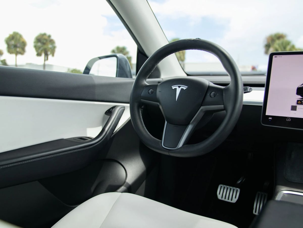 Tesla Model Y photo 31