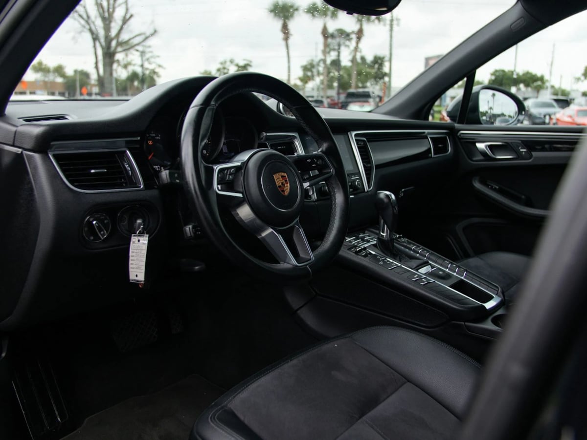 Porsche Macan photo 16