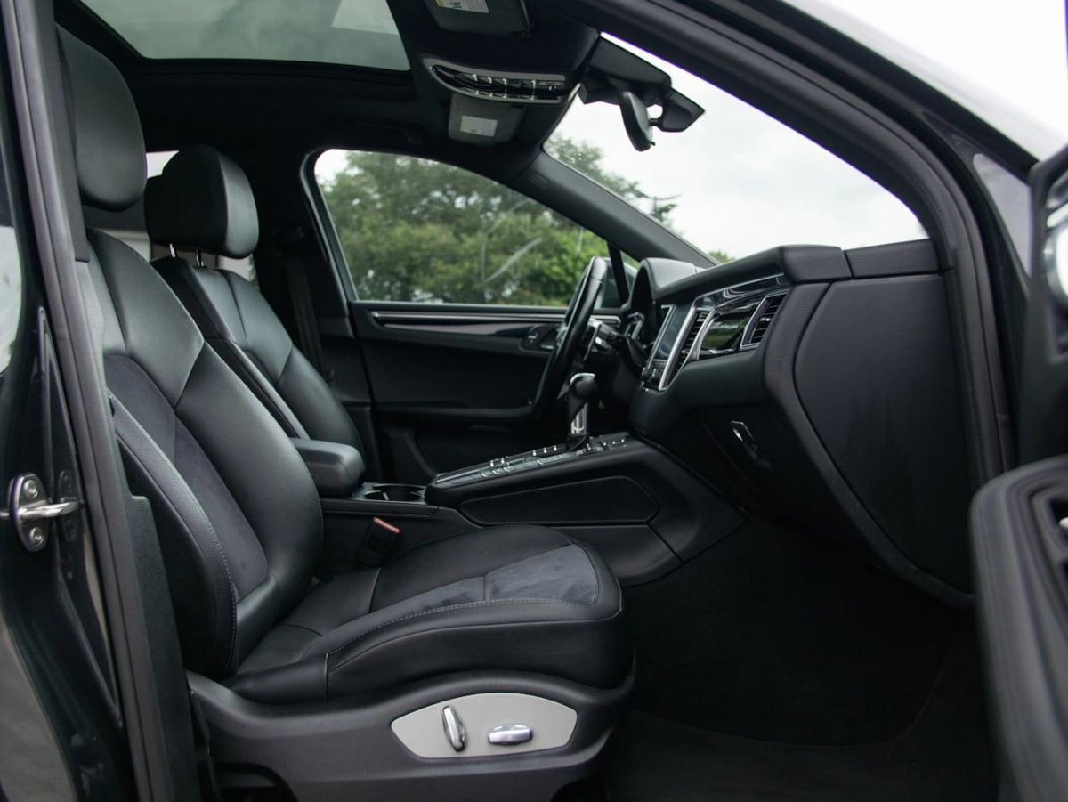 Porsche Macan photo 21
