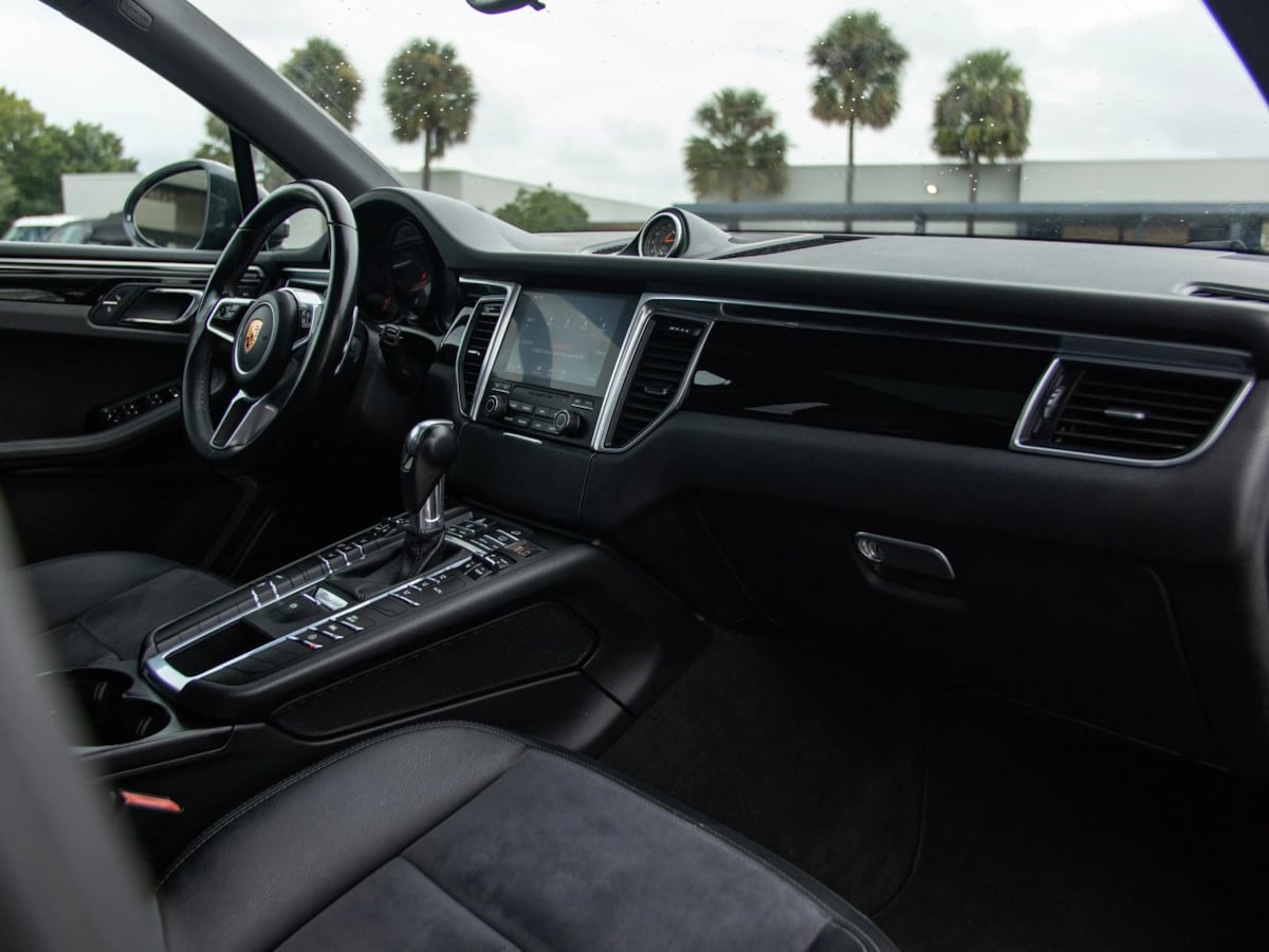 Porsche Macan photo 22