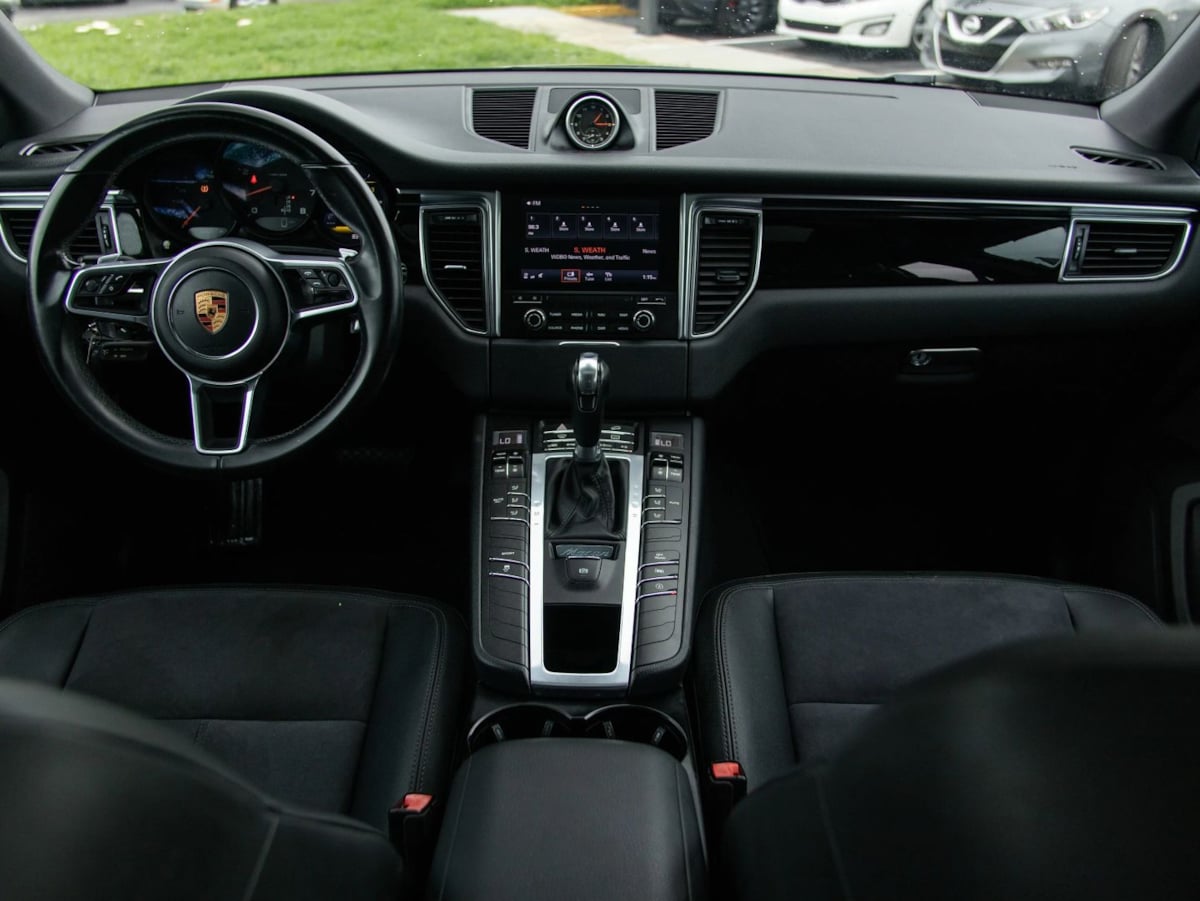 Porsche Macan photo 27