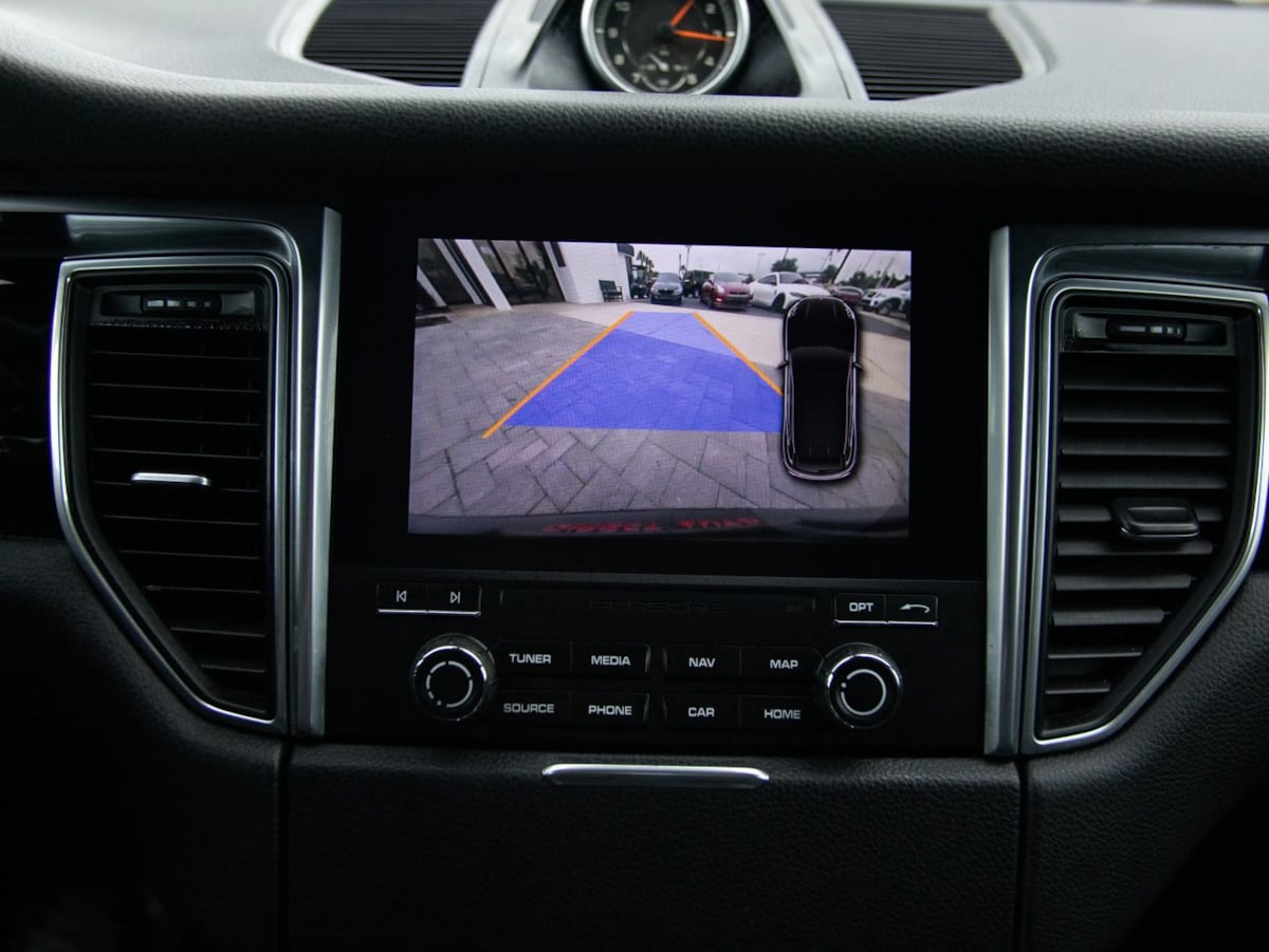 Porsche Macan photo 29