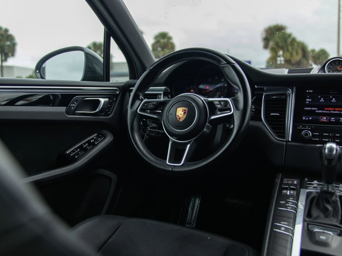 Porsche Macan photo 32