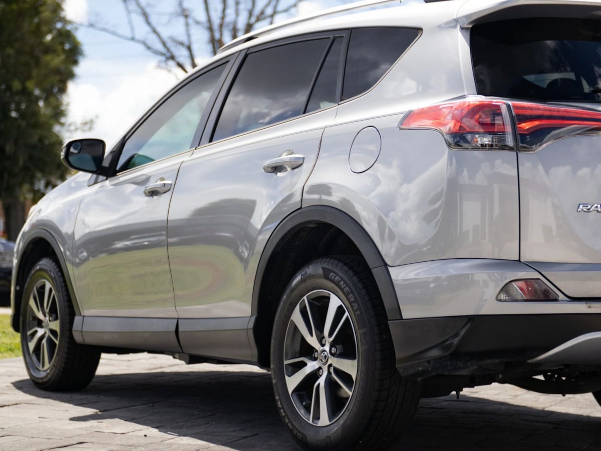 Toyota RAV4 photo 8