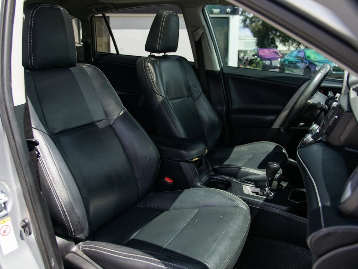 Toyota RAV4 photo 18